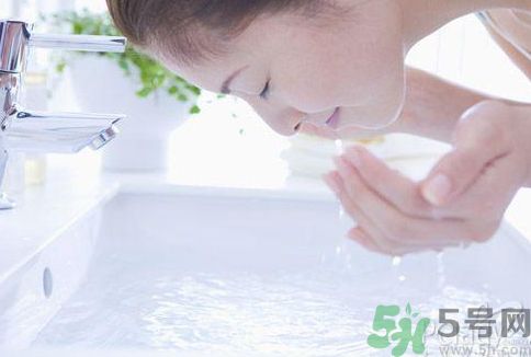 洗臉用冷水還是熱水好？用冷水洗臉好不好？