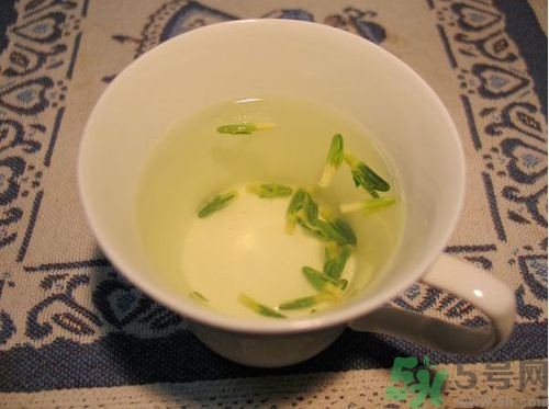 蓮子心和枸杞子能泡茶喝嗎?蓮子心和枸杞子泡茶的功效