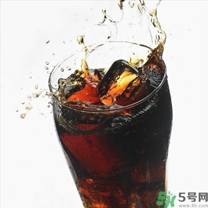 可樂第二天還可以喝嗎？隔夜的碳酸飲料可以喝嗎？