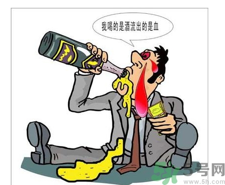 酒精中毒的早期癥狀有哪些？酒精中毒的癥狀有哪些？