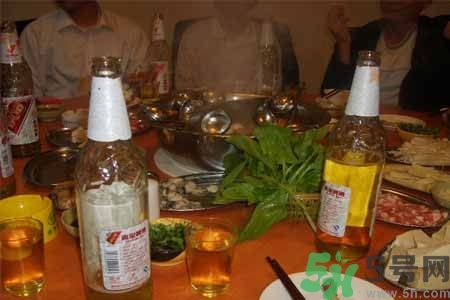 吃火鍋能喝啤酒嗎？吃火鍋喝啤酒對(duì)身體好嗎？