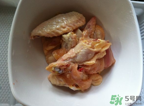 腌雞肉用什么調(diào)料？雞肉用什么腌制？