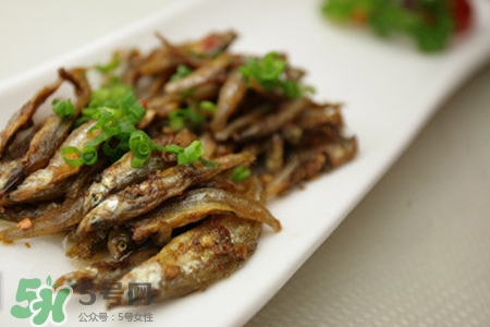 小魚(yú)仔熱量高嗎？吃小魚(yú)仔會(huì)胖嗎？