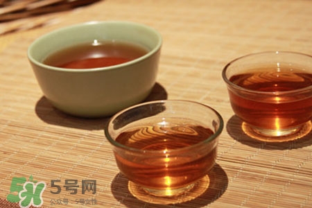 喝茶好還是白開(kāi)水好？喝茶和喝白開(kāi)水哪個(gè)好？