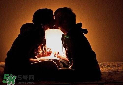 接吻時女生的生理反應(yīng)是什么？怎么接吻教程