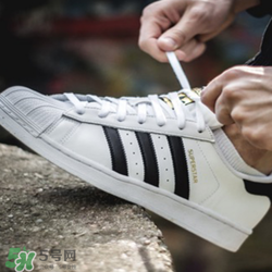 adidas貝殼頭正品多少錢(qián)？阿迪達(dá)斯貝殼頭鞋專(zhuān)柜價(jià)格