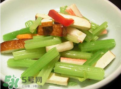 芹菜怎么炒好吃？芹菜怎么炒不苦