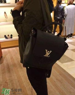 lv lockme包包怎么辨別真?zhèn)?？lv lockme包包真假鑒定