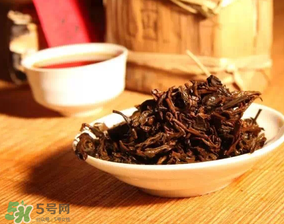 普洱茶發(fā)霉了怎么處理？普洱茶發(fā)霉了還能喝嗎？