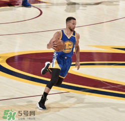 under armour curry4 low什么樣？庫里第四代總決賽戰(zhàn)靴低幫版諜照