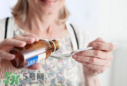 感冒藥和消炎藥能一起吃嗎？感冒藥吃多了會怎樣