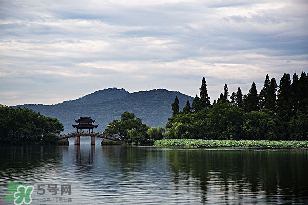 8月份去杭州穿什么？八月份去杭州穿什么衣服