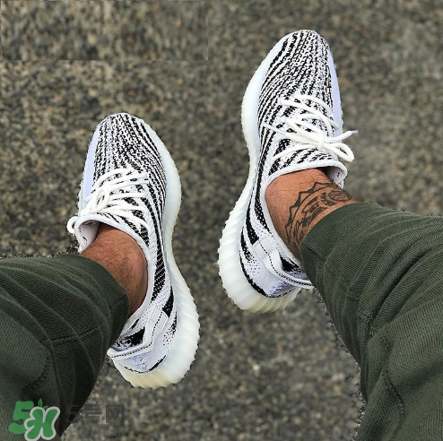 adidas yeezy 350 v2 boost zebra白斑馬市場價(jià)多少錢？