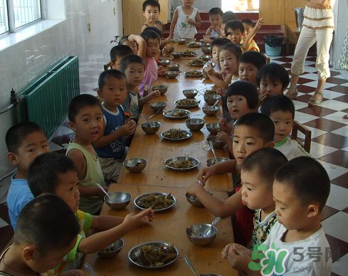 寶寶不去幼兒園可以嗎？寶寶可以不上幼兒園嗎？