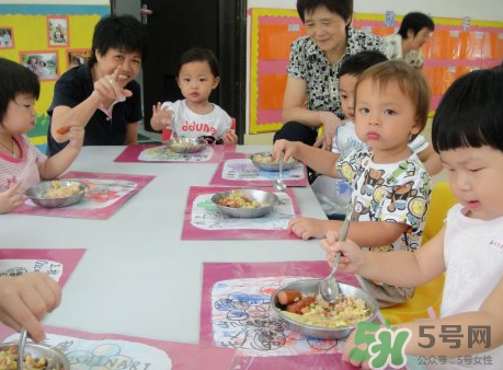 寶寶不去幼兒園可以嗎？寶寶可以不上幼兒園嗎？