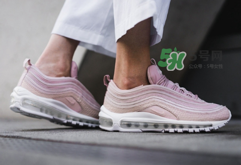 nike air max 97粉色蛇皮怎么樣_上腳效果好看嗎？