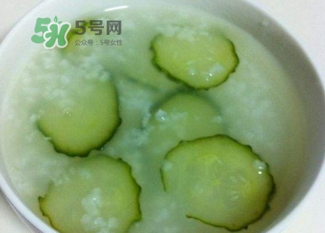 黃瓜粥的營(yíng)養(yǎng)價(jià)值_黃瓜粥的功效與作用及飲食禁忌