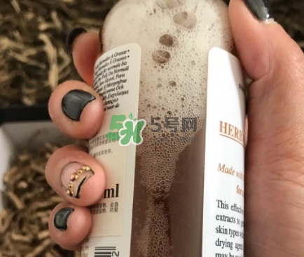 科顏氏金盞花水和黛珂紫蘇水哪個(gè)好？金盞花和紫蘇水對比