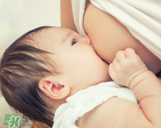 母乳寶寶一天大便幾次正常？母乳寶寶排便情況介紹