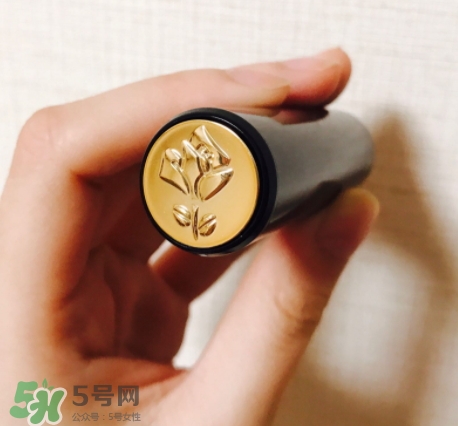 蘭蔻菁純唇膏小紅色是什么顏色？蘭蔻小紅色好看嗎