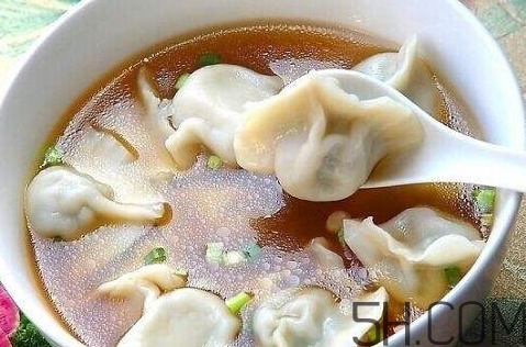 煮餃子用冷水還是熱水？煮餃子用大火還是小火？