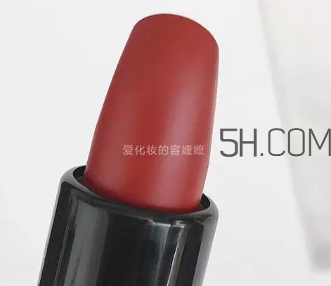 hold live小辣椒口紅20號磚紅色和mac chili試色對比