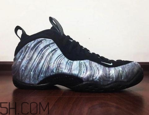 nike air foamposite one鮑魚(yú)噴實(shí)物什么樣？