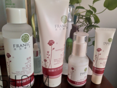 franic玫瑰粉嫩補水套裝什么功效_使用心得