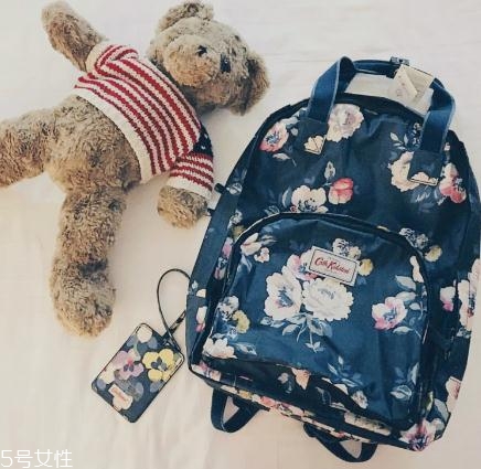 cath kidston是什么牌子？少女最?lèi)?ài)的小碎花風(fēng)代表