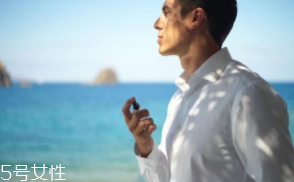 男士香水什么時(shí)候噴最好？出門(mén)前二十分鐘