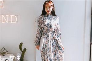 碎花連衣裙搭配什么鞋子？玩轉(zhuǎn)復(fù)古甜美