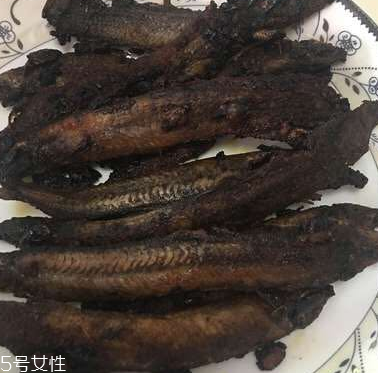 泥鰍會吃小魚嗎？這個是不會的