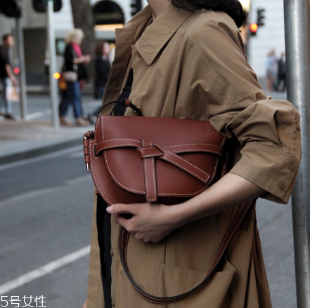 loewe gate bag多少錢？羅意威18新款馬鞍包價格