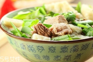 羊肉泡饃多少錢(qián)一碗 羊肉泡饃為什么那么出名