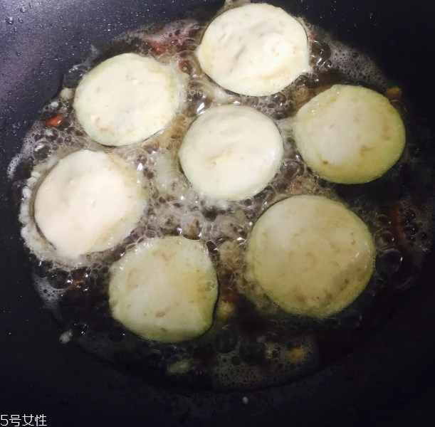 油炸土豆泥茄盒的做法 土豆加茄子的美食