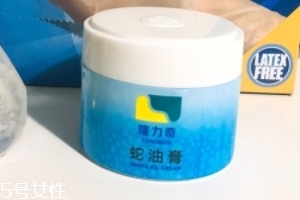 蛇油膏治腳氣嗎？腳氣可以用蛇油膏嗎？