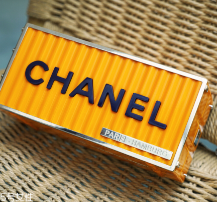 chanel集裝箱多少錢？香奈兒集裝箱包包正品價格