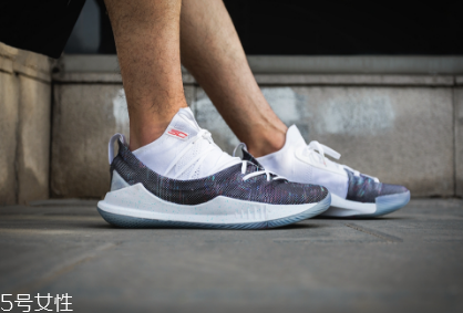 under armour curry 5測評 庫里5代戰(zhàn)靴實戰(zhàn)表現(xiàn)