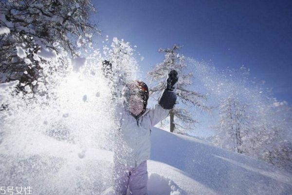 冬季兒童在玩雪的時候需要注意的事項