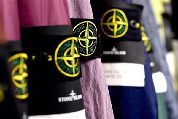 stone island袖標(biāo)在哪邊 stone island袖標(biāo)真假鑒定