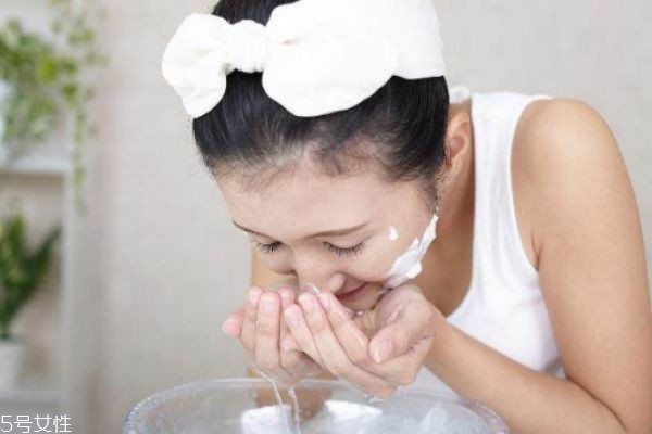 氨基酸洗面奶成分表 最推薦的氨基酸洗面奶