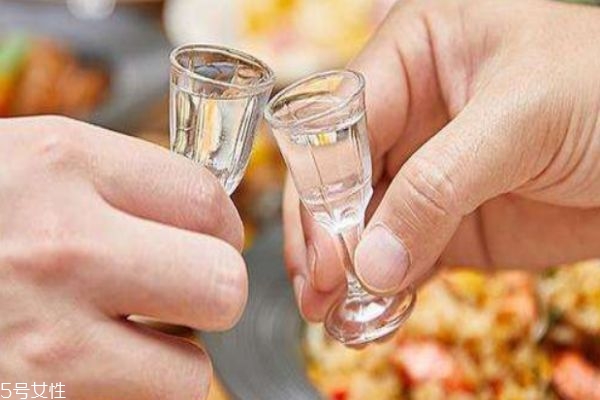 酒有多少種類(lèi)呢 白酒和啤酒的區(qū)別