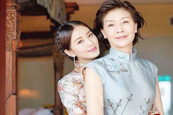 媽媽參加婚禮穿什么衣服好 結(jié)婚時母親穿什么衣服