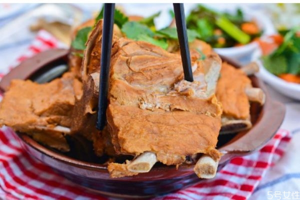 排骨糯米飯可以用電飯鍋做嗎 排骨糯米飯排骨要炒嗎