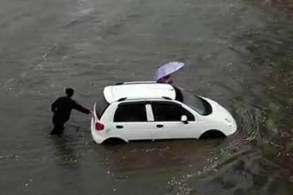 下暴雨為什么會(huì)停水 下暴雨為什么魚塘魚容易死