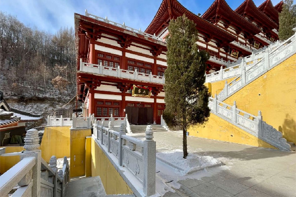 去寺廟先上香還是先磕頭 去寺廟拜神的順序